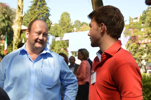 MWTEK_RLP's tweet photo. Delegation diskutiert mit Schülern der Deutschen Schule. Mexikaner u. Deutsche lernen hier f. die Zukunft #mex14 http://t.co/rtfZlavaC7