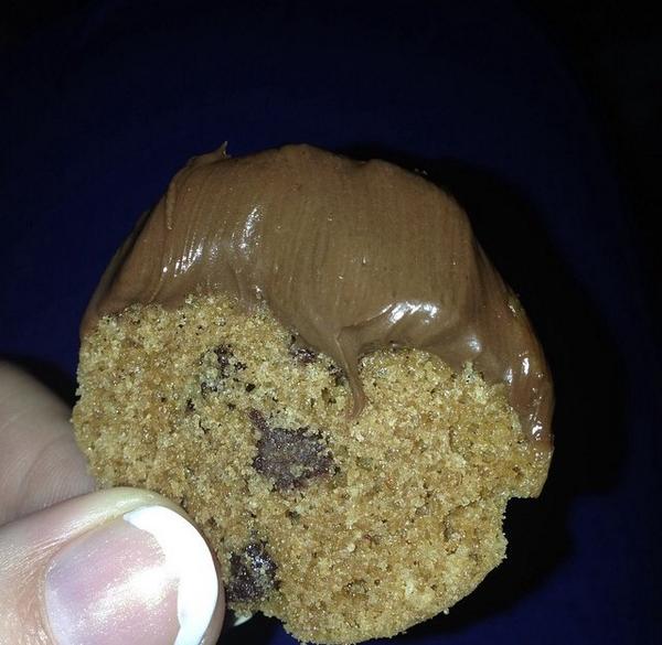 ThinstersCookie's tweet photo. it's #HumpDay! This celebration calls for a #Nutella + Choco Chip #MrsThinsters combo! #snackstyle thanks, @meechrae! http://t.co/1cHCMsNSt2