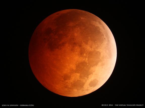 SPACEdotcom's tweet photo. 'Blood Moon' Total Lunar Eclipse of Oct. 8, 2014 (Photos) http://t.co/OzHM2S6a6d http://t.co/J4TB6H3dhp