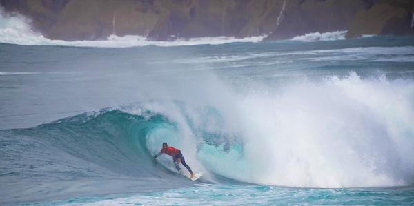 WSL_QS's tweet photo. Day 2 comes to an end at the #CascaisBillabongPro and what an incredible day of action again ! http://t.co/Mnvy9pjWy1 http://t.co/RH7j6eaBuJ