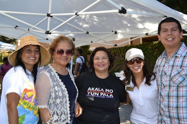 MelissaJDeleon's tweet photo. Best moment from #FilAmFest - David Alvarez stopping by the FALSD booth and offering lumpia! Salamat Po @AlvarezSD! http://t.co/by3e3CLS6A