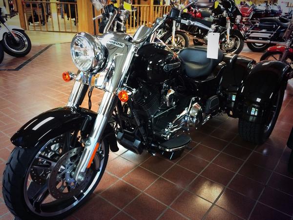 CementCityHD's tweet photo. Just on the floor 2015 @harleydavidson #Freewheeler http://t.co/9rMq4xEP0b