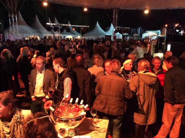 2e editie van #classicnightfair is een groot succes! Met o.a. optreden van HET Symfonieorkest en <a href="/singeresther/">Esther Pierweijer</a> #mbe14