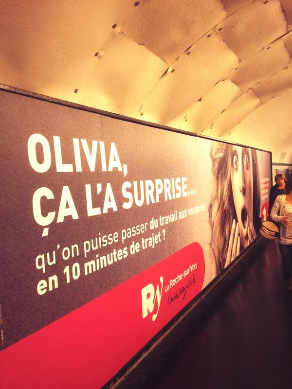 eTerritoire's tweet photo. Belle campagne de #markterr dans le métro parisien pour @LRSY_ville #Vendée #compublique #mieuxvivreailleurs #olivia http://t.co/qRHYitZkBQ
