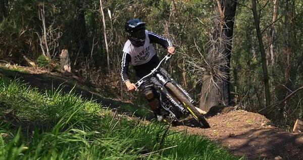 VitalMTB's tweet photo. Southern #Australian riders don't miss the #FatTireFylers #Spring #DH #MTB Festival! http://t.co/TDueKQIvO5 http://t.co/D69gzwxqEC