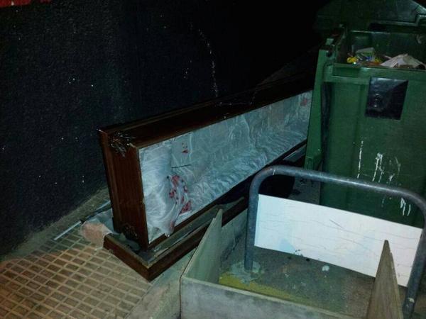noticieroMM's tweet photo. La Policía busca al dueño del ataúd que apareció en la basura en San Pedro del Pinatar 
http://t.co/J7i1z61Xve http://t.co/aayQTA4IeO