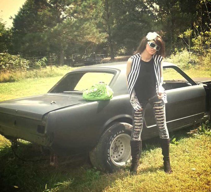 #InTheSouth #AlanaRains #OldMustang #Style this is who I am ♡♥♡♥ http://t.co/qVFoxzwIvV