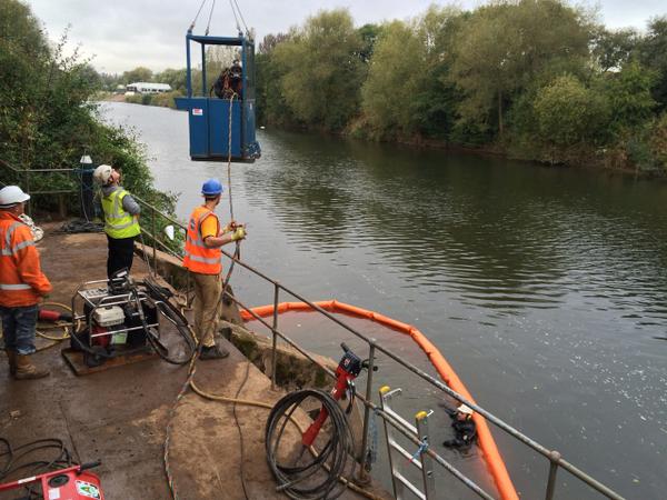Murlac silt curtains used to control silt during diving operations to comply with <a href="/EnvAgency/">Environment Agency</a> guidelines