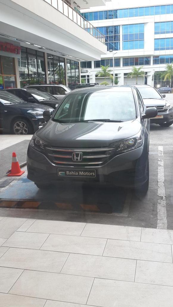 lucyale82's tweet photo. En la plaza #oceanmall de costa del este, permite q se estacione en lugares para los discapacitados, no hay respeto. http://t.co/YKWXLaS8UK
