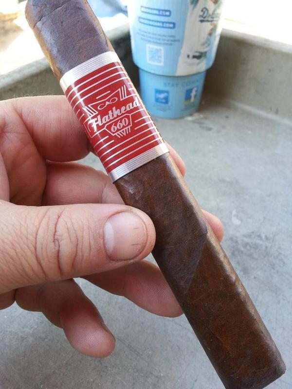 armgar73's tweet photo. Trying a Flathead 660 @caocigars http://t.co/TnZlb8FpDw