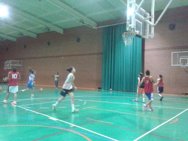 ucacb's tweet photo. Preparando el partido para el domingo a las 12:00 contra Guadalajara http://t.co/vMUwviSCIc