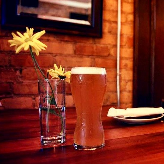 TheCrestToronto's tweet photo. You know what time it is? It's pint time! Doors are open! #Toronto #StClairWest http://t.co/6G6YF7IjCc