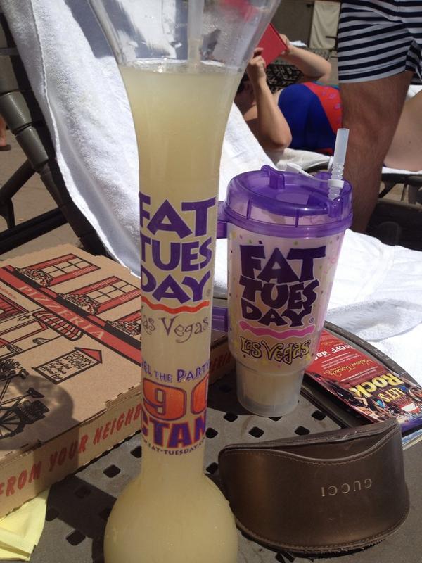 Fairy1280's tweet photo. @scottymc1986 @stephsmall11 no, no, no this is breakfast @ 10am Vegas style 😍😍😍 http://t.co/D75QsfFaeO