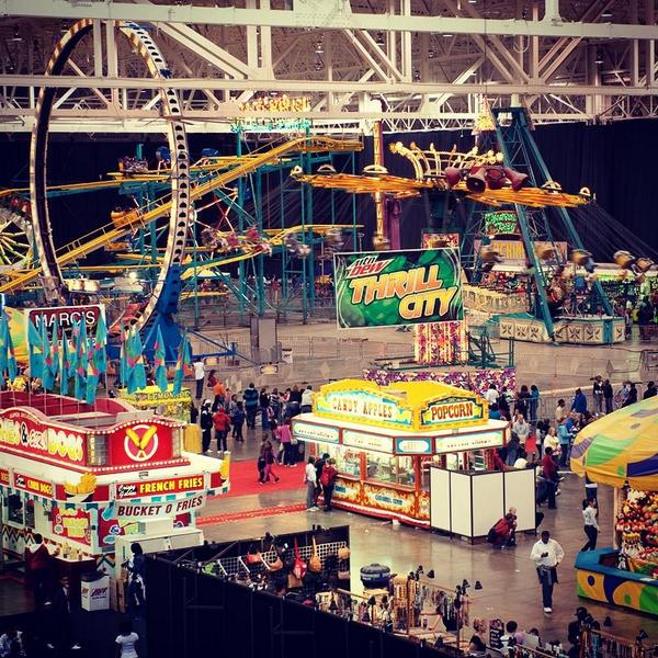 partytastic_ev's tweet photo. Te vuelves loca organizando una fiesta? Te ayudamos a crear un parque dentro de tu sala de fiesta! #tipspartytasticos http://t.co/PeUoybBjCA