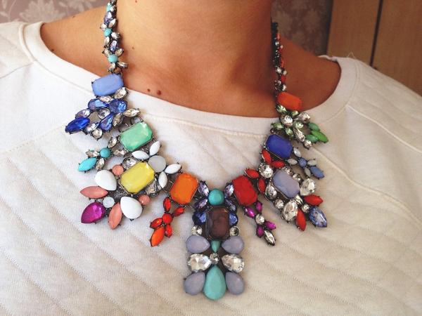 _StyleStatement's tweet image. NEW IN: Rainbow Rain £18. Same necklace as what is being sold in Zara for £29.99. 🌈☔️