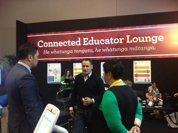 whakaue2's tweet photo. @ULearnNZ @temihinga Te Karere I roto I te Whare @cenz14 for Connected Educator Month He whatunga tangata http://t.co/F9BbWH7pew