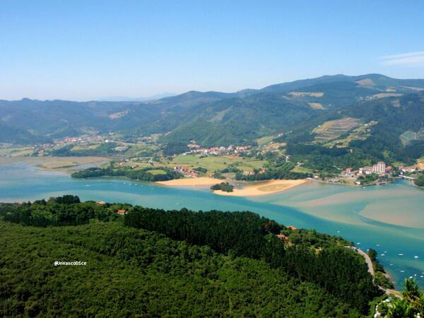 _Paisajes_'s tweet photo. RT si crees que Euskal Herria es el lugar más bonito del mundo http://t.co/vPaibICDpv