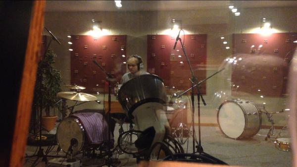 RussellMusician's tweet photo. @thedanloganshow laying down some badass beats for the album #folk http://t.co/eIh6ga1Kta