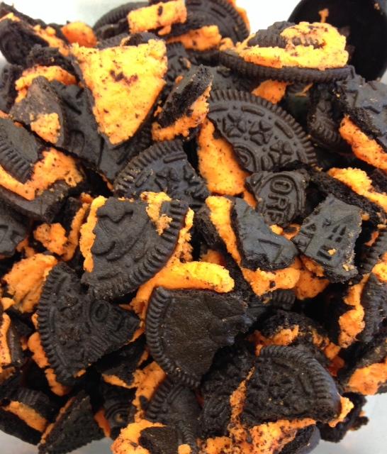 SweetFrogMech's tweet photo. Count Chocula Cereal + Nightmare Oreos!! #froyotoppings #October #sweet #comeandgetit http://t.co/WhhI6Umshu