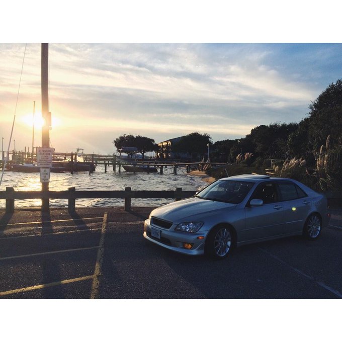 Damn why are you so beautiful? http://t.co/LKAZFfQ7MS