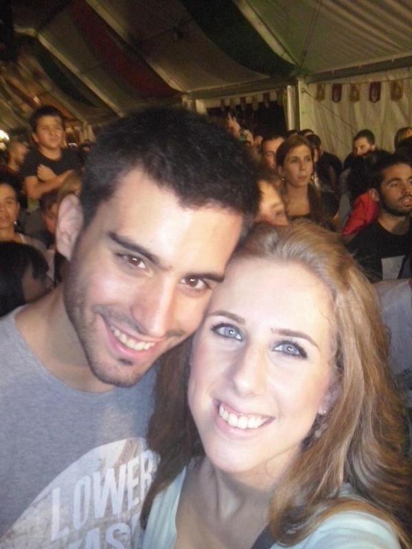 ACrehpo's tweet photo. Disfrutando de los#artistasdelgremio con @SilviaAguas4 #grandes http://t.co/cqAG0erVah
