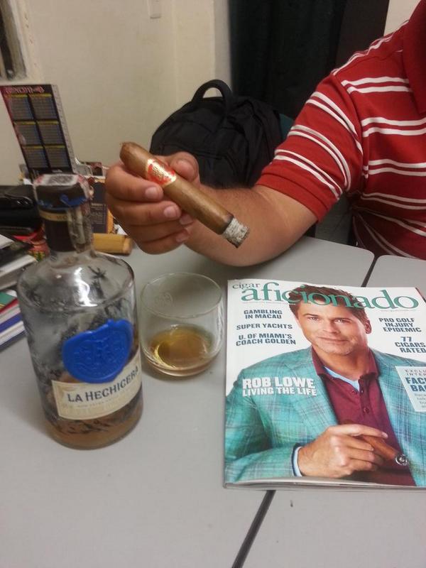 colpuros's tweet photo. Now Smoking cigar don jose correa robusto With rum la hechicera ( colombian premium rum) http://t.co/MHvJXSqIk9