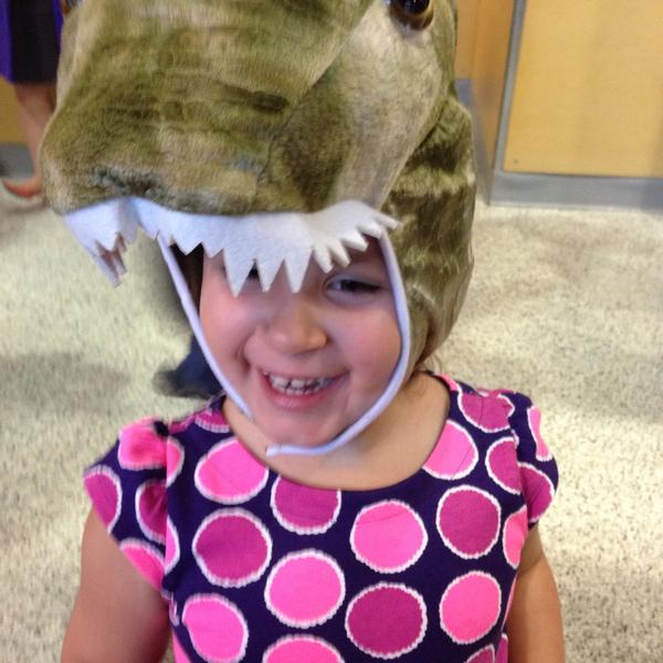 Bernadette_Rozy's tweet photo. Waiting for the show @dinoslive #DinosliveMTS http://t.co/TbMbbliymv