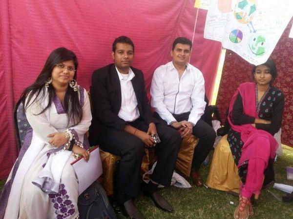 smalimustafa's tweet photo. Brains behind the model #Sustainability #Urban #PYC2014 http://t.co/SwCUCJh8im