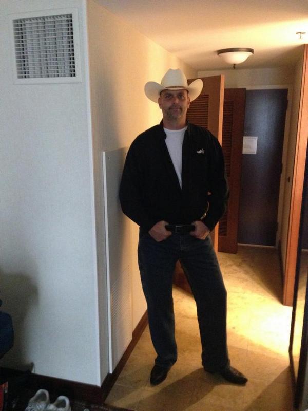 treichert59's tweet photo. Rodeo night #todayschilis #alohademaio http://t.co/8w9ODL4c46