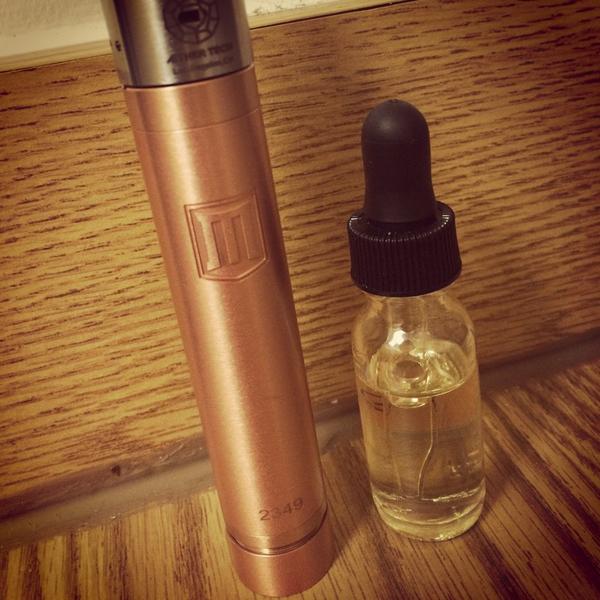 EchelonVapor's tweet photo. Just your typical mugshot. #vapelife #echelonvapor #upperechelon #pennymod #vapeporn #juicekiller #cloudchasing http://t.co/NpObzuSL4d