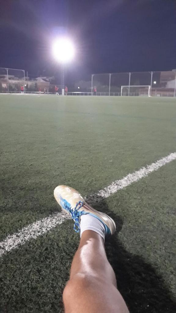 FranAto11's tweet photo. Buena noche pisando de nuevo el césped!  :D http://t.co/3IXmLtDK13