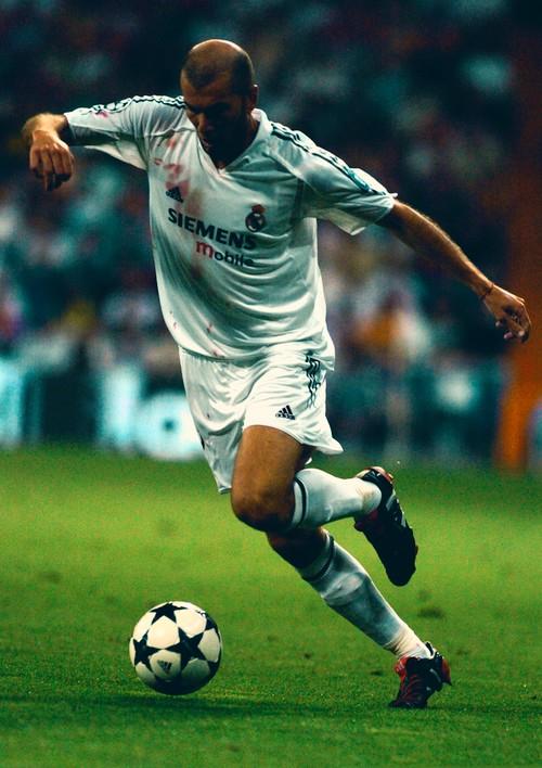 Dosis_Futbolera's tweet photo. “Zinedine Zidane tiene bonito hasta el nombre, y juega al fútbol como jamás he visto jugar a nadie.”
–Pep Guardiola. http://t.co/HKa1PMB7Jh