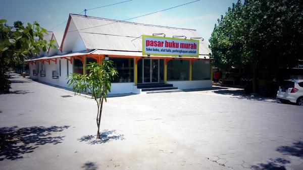 Pasar Buku Murah. Pameran setiap hari, diskon selamanya. Pasar Manggung, timur Happy Puppy ringroad Utara Jogja.