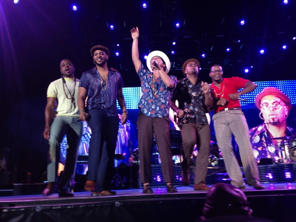 OH MY GOSH HAPPY BIRTHDAY BRUNO MARS YOURE AMAZING AND I LOVE YOU SO SO SO MUCH     