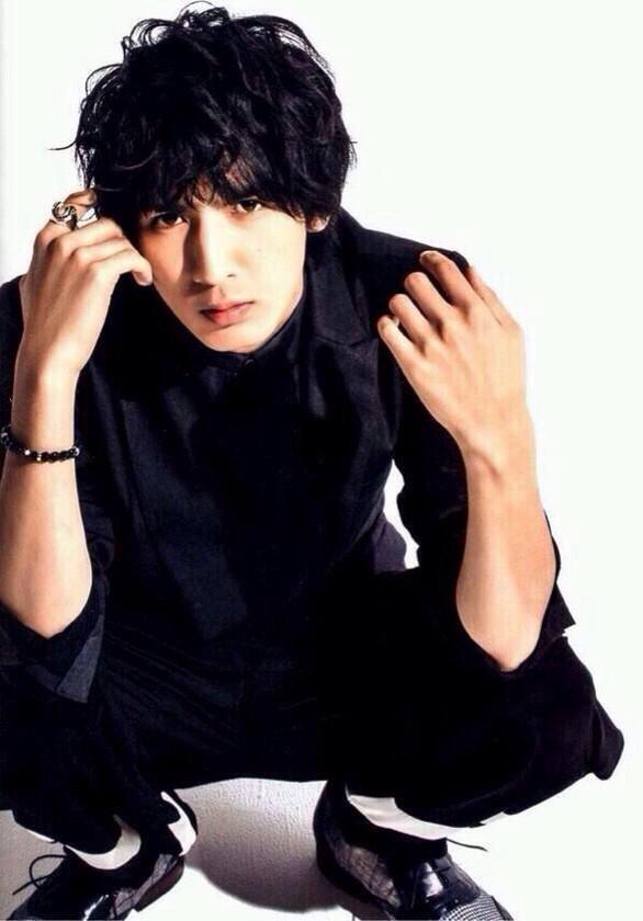 F_ryusei__'s tweet photo. 何処かの誰かの出戻り裙

「あ、御免 ！ 財布失くしてもうた」
昼の俺
「早よ脱げや、手間かけんな」
夜の俺
どっちが見たいですか？

西侍 蒼 / 左⇔右 / 嫉妬 / 束縛 

 #RTしたnrさんbotさんフォローする http://t.co/f2aOpM5Bye