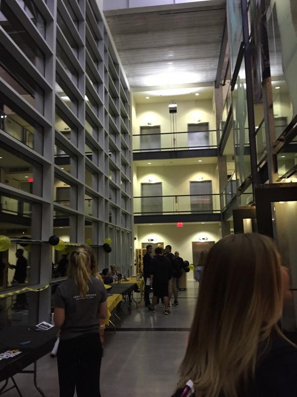 Mschaef24's tweet photo. Sports night 💛👍 #piphidumgc #UIHC14 @uiowafsl @UIowaPiBetaPhi http://t.co/cpy6YjFpoA
