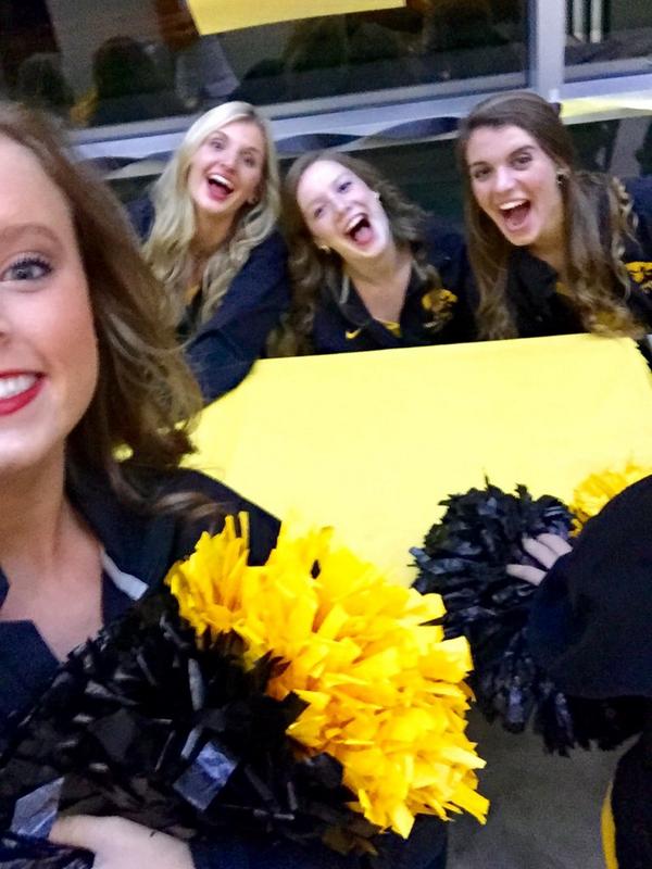 Mschaef24's tweet photo. Sports night 💛👍 #piphidumgc #UIHC14 @uiowafsl @UIowaPiBetaPhi http://t.co/cpy6YjFpoA