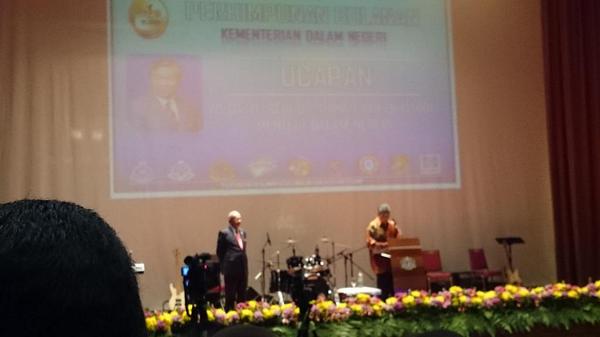 SallyGebu's tweet photo. Ucapan oleh YB MKDN d Perhimpunan Bulanan KDN @KDNPUTRAJAYA @penjaramalaysia @penWanitaKajang @Zahid_Hamidi http://t.co/ueED0EqJzq