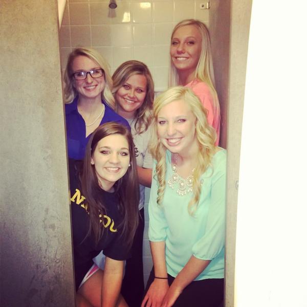 ryliegines's tweet photo. Had a great time on our #AXOHunt tonight! #TeamCarnation #AlphaChiOmega #AXO #SEMO http://t.co/AvoIUXiXQo