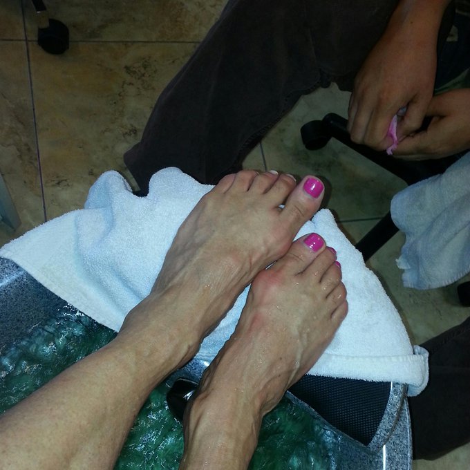 Join me (and friends) Thursday Oct 23 http://t.co/9ZEEpmO3XQ  #FEET #TOES #HEELS #LICK #WORSHIP #LICK<a href="/tag/heels"class="tags"><span>#heels</span></a><a href="/tag/photos"class="tags"><span>#photos</span></a><a href="/tag/feet"class="tags"><span>#feet</span></a><a href="/tag/toes"class="tags"><span>#toes</span></a><a href="/tag/worship"class="tags"><span>#worship</span></a><a href="/tag/lick"class="tags"><span>#lick</span></a>