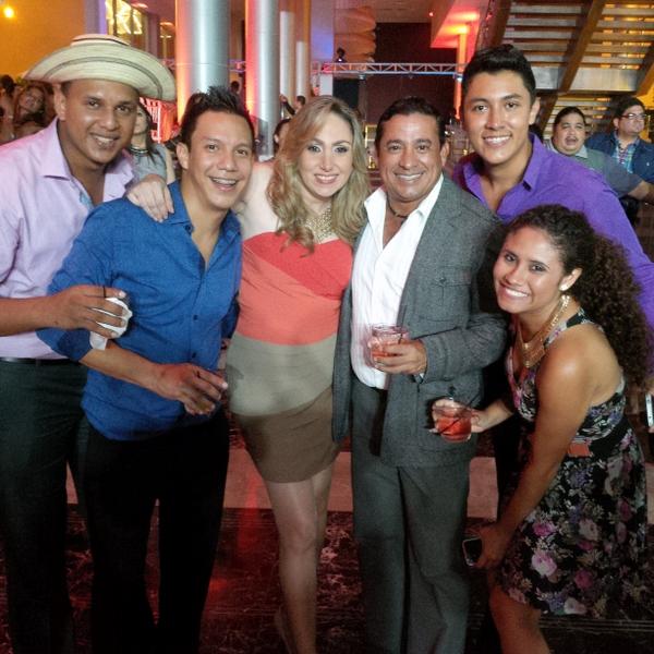 elenallorach's tweet photo. Compartiendo con parte del SUPER equipo @alopanameno en la fiesta de pre-venta #medcom2015 @RubenMeto @hmencomo http://t.co/qpSkqeKW3K