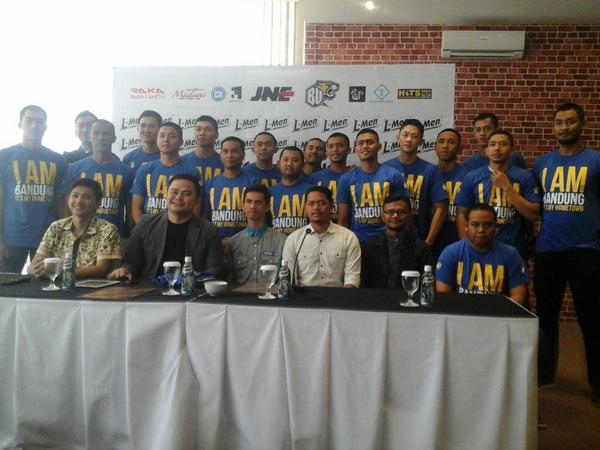 LMenBandung's tweet photo. Cc @LMen  RT @bandungutama: Foto dgn bbrp sponsor @LMenBandung @infobdg @physiopreneur @brodofootwear http://t.co/G09q6VqLOu