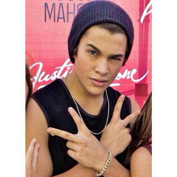 Carter Mahone (@mr_carterfake) on Twitter photo 