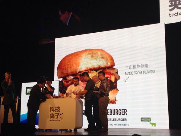 LKSF's tweet photo. Patrick Brown from #ImpossibleFoods live meatless burgers demo on stage #impossibleburger #impossiblecheeseburger http://t.co/Y8qaEeoU8e