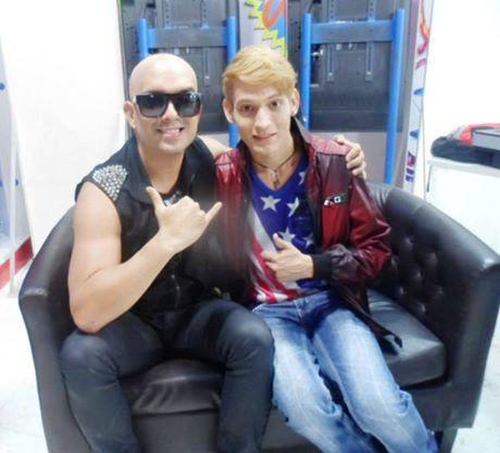 Junto al #GRANDE <a href="/RobertVogu/">VOGU</a> un abrazo amigo :D