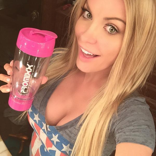 promixxAUS's tweet photo. Check out our latest blog from the #PlayboyMansion! #fitness #gym #fit #fitfam #fitspo #health http://t.co/WEtVpgEovt http://t.co/wD1Sh5wrJw