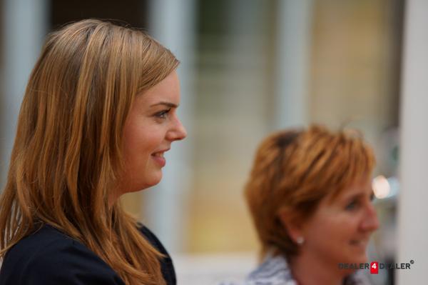 ConnectExact's tweet photo. @DutchAndrea je bent gespot tijdens #ExactmeetsMagento op Facebook! Alle foto's vind je hier: https://t.co/8o5cBuq2tB http://t.co/9gSo7Ju7k5