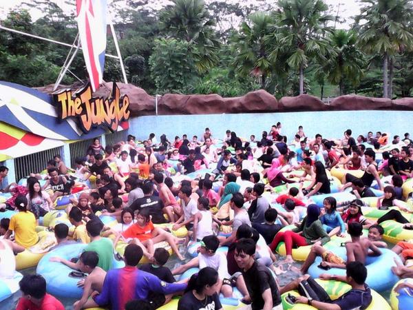 Priambada23's tweet photo. The Jungle http://t.co/dHjx8HSPbk