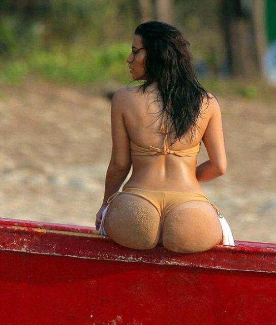 kegin_www's tweet photo. Damn we all knw kim kardashian has a gud lookin butt so I dn't gt it why she has insurance on it lyk wtf http://t.co/1gZd3jGPAF