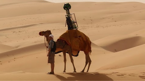rabo2012's tweet photo. "@BBCWorld: Google launches "Camel Cam" for "Street View" in UAE http://t.co/MTkEOfC1L9 http://t.co/gsNw0kSosY" 太有意思了！果然金钱能帮助人类啊！